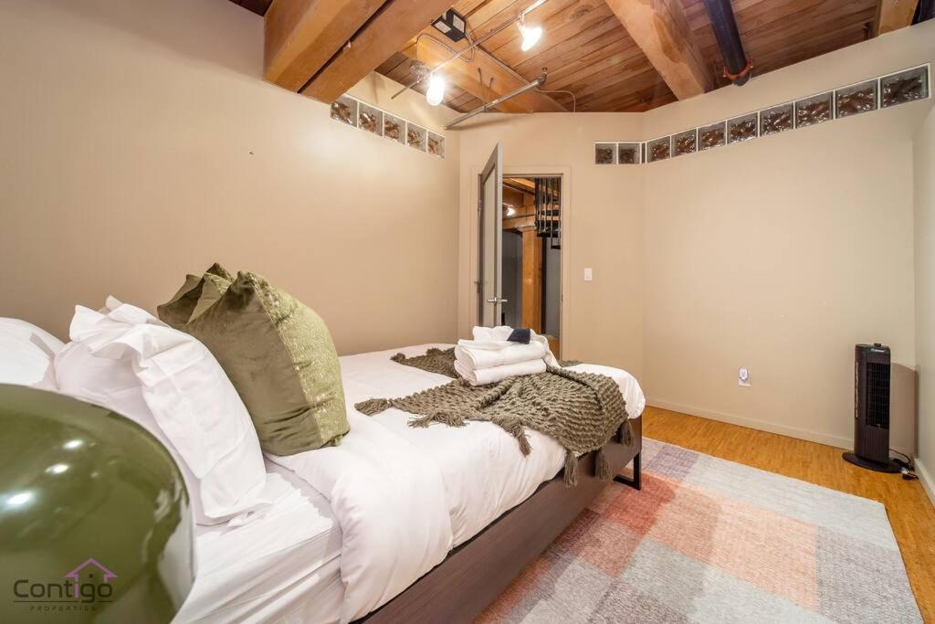 Historic Jd Loft, Near Ice District, Rogers Place, Ug Parking Έντμοντον Εξωτερικό φωτογραφία
