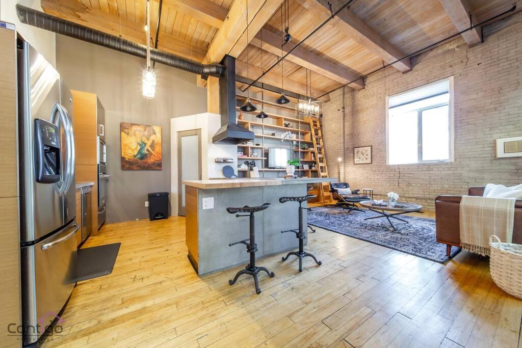 Historic Jd Loft, Near Ice District, Rogers Place, Ug Parking Έντμοντον Εξωτερικό φωτογραφία