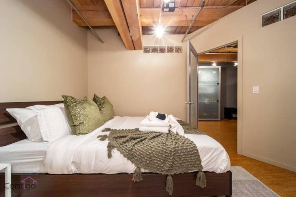 Historic Jd Loft, Near Ice District, Rogers Place, Ug Parking Έντμοντον Εξωτερικό φωτογραφία