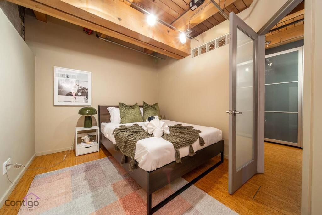 Historic Jd Loft, Near Ice District, Rogers Place, Ug Parking Έντμοντον Εξωτερικό φωτογραφία